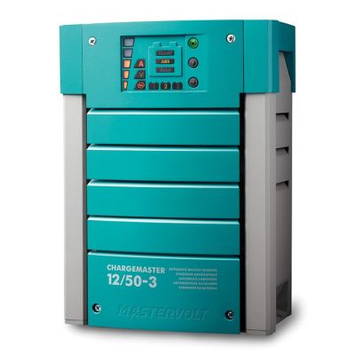 Cargador de batería marino Mastervolt ChargeMaster 12/50-3 - 12 V, 50 amperios, 3 salidas de batería