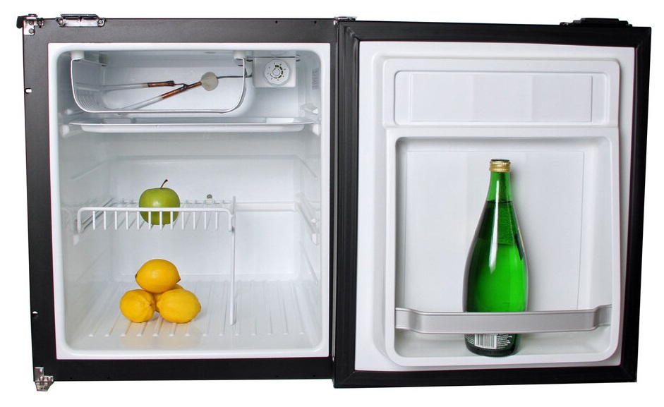 NovaKool R2600 Refrigerator