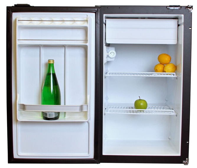 NovaKool R3100 Refrigerator